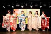 左から小澤愛実、村山結香、尾木波菜、本田珠由記、市原愛弓、藤沢莉子。