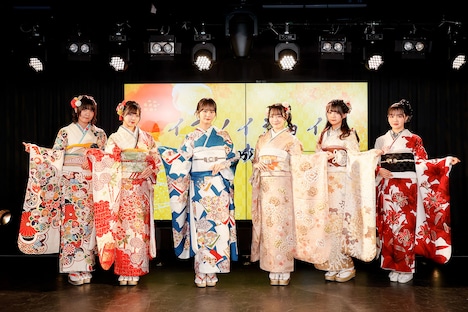 左から小澤愛実、村山結香、尾木波菜、本田珠由記、市原愛弓、藤沢莉子。