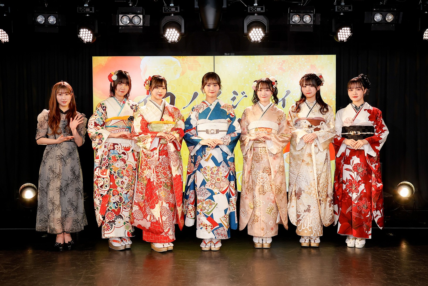 左から山本杏奈、小澤愛実、村山結香、尾木波菜、本田珠由記、市原愛弓、藤沢莉子。