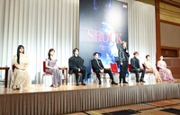 「Endless SHOCK」制作発表会見の様子。