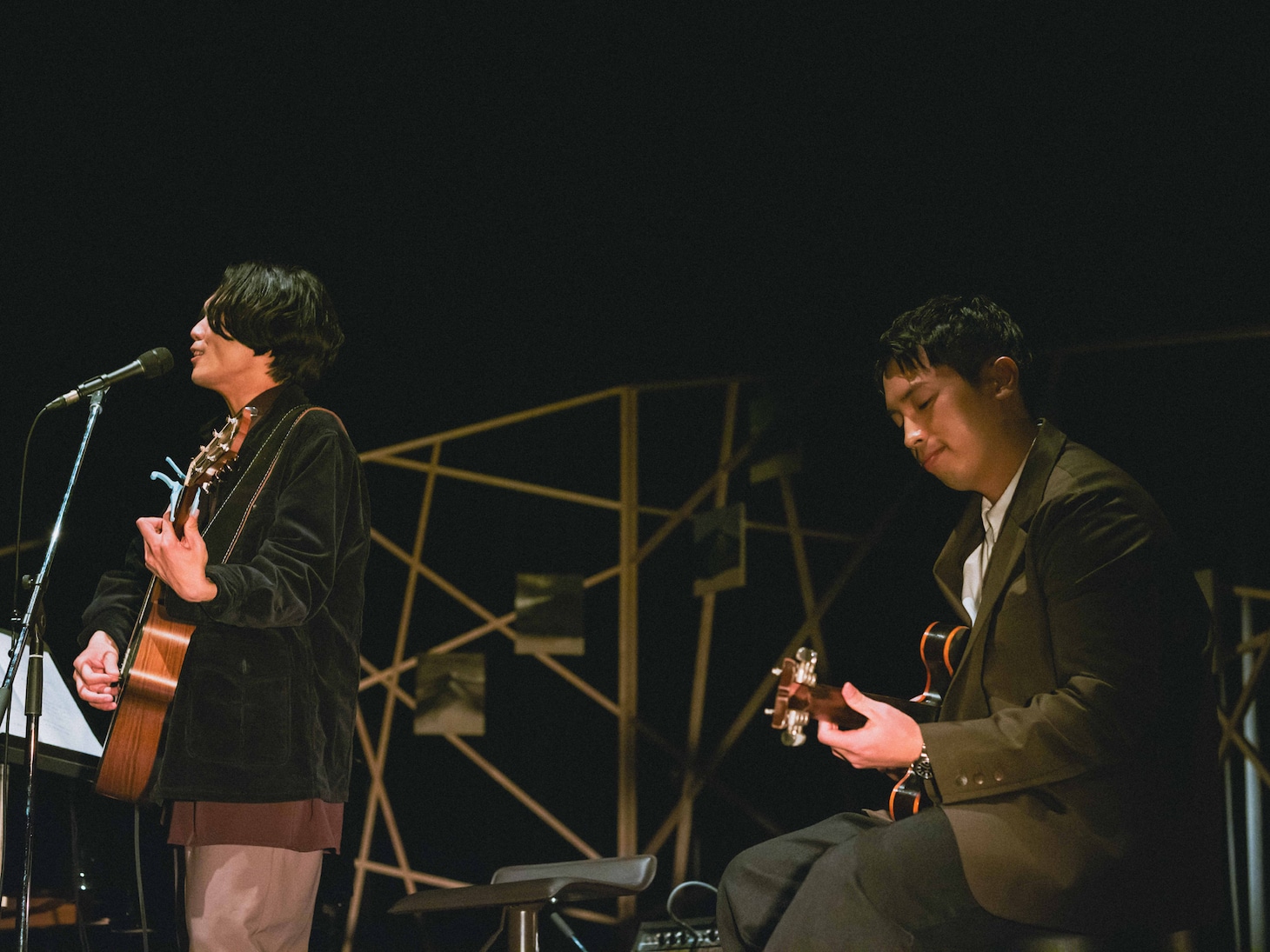 左から甫木元空（Vo）、菊池剛（Key）。（撮影：廣田達也）