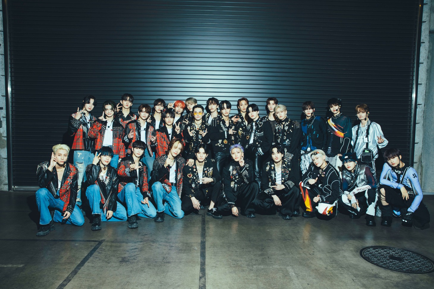 JO1、INI、DXTEENの集合写真。(c)LAPONE Entertainment