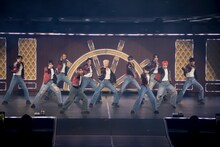 INIのパフォーマンスの様子。(c)LAPONE Entertainment