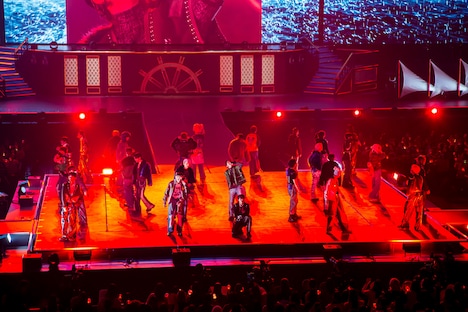 「La Pa Pa Pam」のパフォーマンスの様子。(c)LAPONE Entertainment