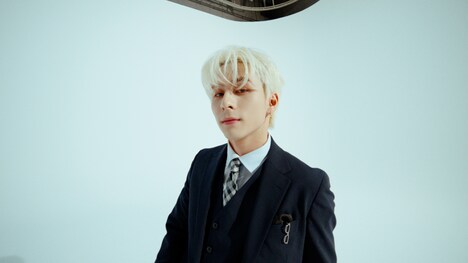 CM「INIスーツチェンジ2024編」より。