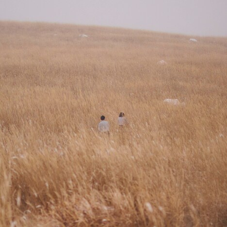 iri「hug」配信ジャケット