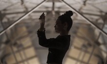 VannDa, Awich 「6 Years In the Game（feat. Awich）」ミュージックビデオより。