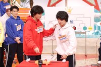 大倉空人（原因は自分にある。）と田中雅功（さくらしめじ）。(c)テレビ東京