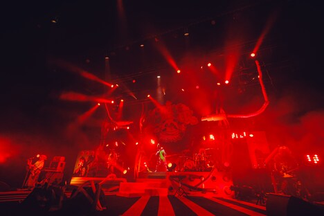 「LAWSON presents 夏川椎菜 3rd Live Tour 2023-2024 ケーブルモンスター」神奈川・神奈川県民ホール 大ホール公演の様子。（撮影：江藤はんな［SHERPA+］）