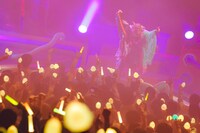 「LAWSON presents 夏川椎菜 3rd Live Tour 2023-2024 ケーブルモンスター」神奈川・神奈川県民ホール 大ホール公演の様子。（撮影：江藤はんな［SHERPA+］）