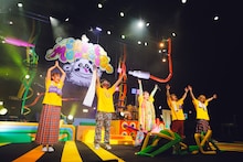 「LAWSON presents 夏川椎菜 3rd Live Tour 2023-2024 ケーブルモンスター」神奈川・神奈川県民ホール 大ホール公演の様子。（撮影：江藤はんな［SHERPA+］）