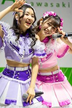 左から杏ジュリア、小泉遥香。