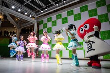 オリコンデイリーアルバムランキング1位獲得に歓喜する超ときめき♡宣伝部。