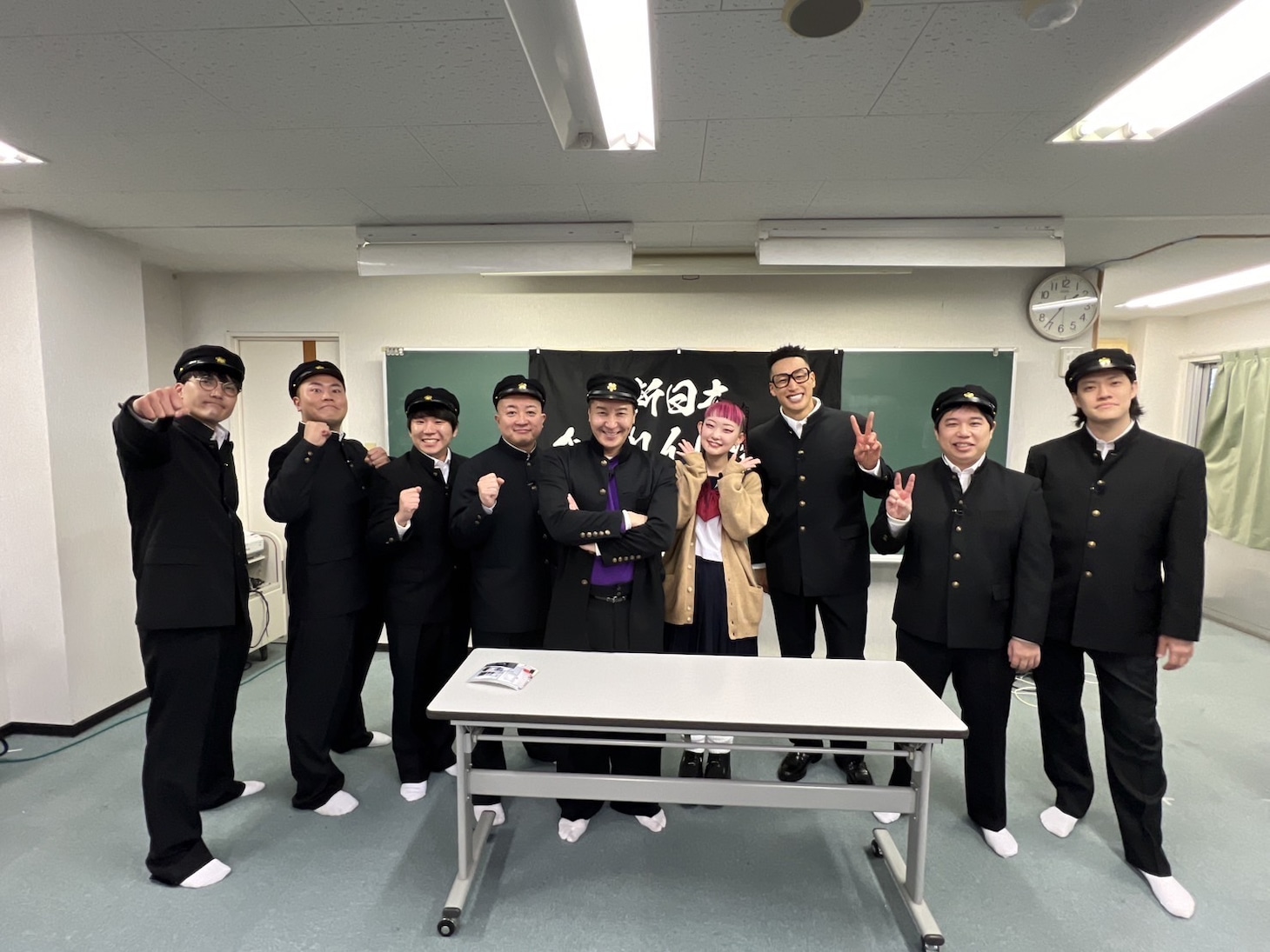 「学校かくれんぼ」の出演者たち。(c)フジテレビ