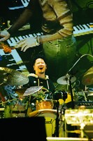 益田英知（Dr）（Photo by jacK、Goku Noguchi）