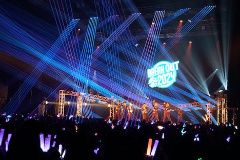 「BREAK OUT祭 2024 in OSAKA」のステージに立つLienel。