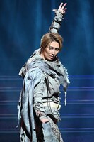 人気画像6位は「『HiGH&LOW THE 戦国』いざ出陣　片寄涼太、RIKU、藤原樹、浦川翔平が語った見どころは」より、瀬央ゆりあ。