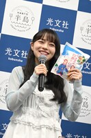 「四郎の初恋」をアピールする上國料萌衣。