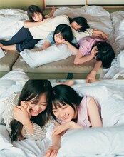 乃木坂46 5期生 写真集「あの頃、乃木坂にいた」紀伊國屋書店限定版裏表紙 (c)マガジンハウス