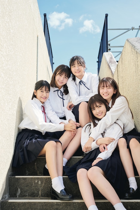 乃木坂46 5期生 写真集「あの頃、乃木坂にいた」楽天限定版裏表紙 (c)マガジンハウス