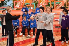 小泉光咲（原因は自分にある。）を敵チームに差し出す杢代和人（原因は自分にある。）。