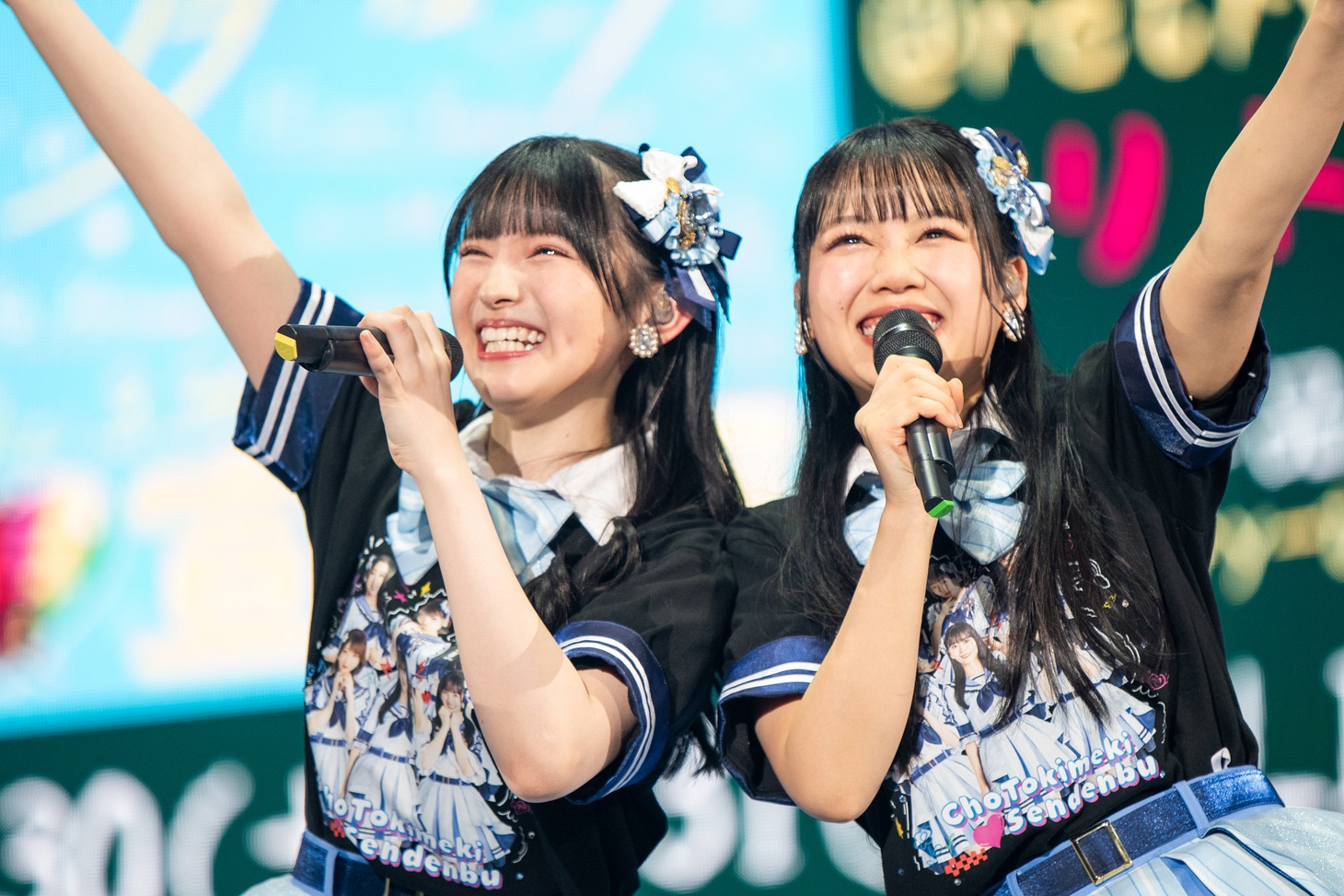 左から菅田愛貴、吉川ひより。