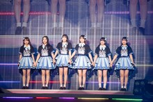 横浜アリーナのステージを去る前、会場の宣伝部員に感謝の気持ちを伝える超ときめき♡宣伝部。