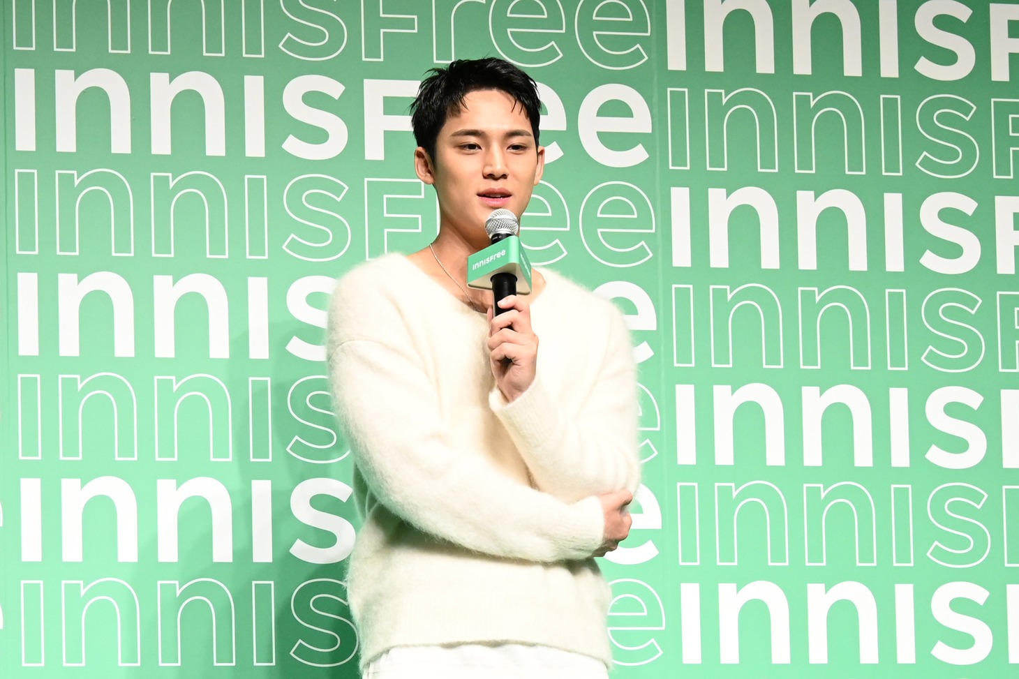 「朝は水のみで洗顔しています」と明かすMINGYU。