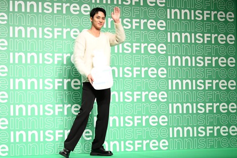 去り際に手を振るMINGYU。