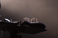 ライブ中にずれ落ち、お役御免になった柴田聡子のメガネ。（Photo by MAYUMI）