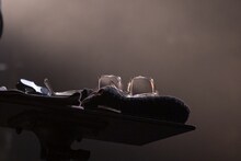 ライブ中にずれ落ち、お役御免になった柴田聡子のメガネ。（Photo by MAYUMI）