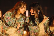 左から小林由依、山崎天。(撮影:上山陽介)