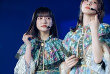 小林由依を見つめる大園玲。（撮影：上山陽介）