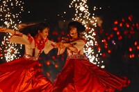 小林由依と藤吉夏鈴。（撮影：上山陽介）