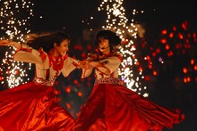 小林由依と藤吉夏鈴。（撮影：上山陽介）