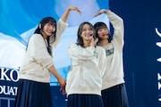 左から山崎天、小林由依、大園玲。(撮影:上山陽介)