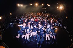 NARLOWが旧体制の楽曲と決別、神田ジョンら提供の新曲をバンド編成で披露