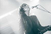 小林祐介（Vo, G / THE SPELLBOUND）（撮影：タカギユウスケ［LiveYou］）