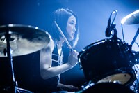 福田洋子（THE SPELLBOUNDサポートドラマー）（撮影：タカギユウスケ［LiveYou］）