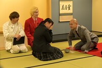 「クイズ！先生芸能人No.1決定戦」の様子。(c)MBS