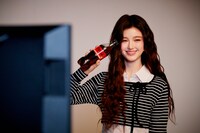 CM「コカ・コーラ ゼロ 選ぼう。コークゼロの美味しさを。」編のメイキングカット。