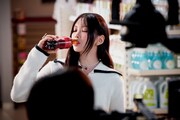 CM「コカ・コーラ ゼロ 選ぼう。コークゼロの美味しさを。」編のメイキングカット。