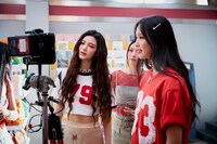 CM「コカ・コーラ ゼロ 選ぼう。コークゼロの美味しさを。」編のメイキングカット。