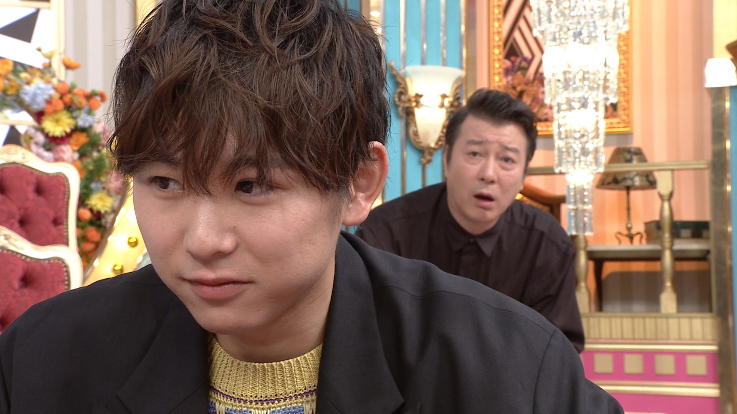 左から須賀健太、加藤浩次（極楽とんぼ）。(c)日本テレビ