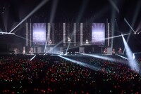 DAY1「Ms. VICTORIA」のパフォーマンスシーン。(c)Cygames, Inc.