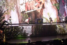 DAY2で「LIKE THE WIND」を歌うダイタクヘリオス役の山根綺とヤマニンゼファー役の今泉りおな。(c)Cygames, Inc.