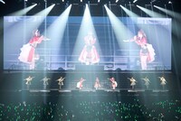 DAY2「Make debut!」のパフォーマンスシーン。(c)Cygames, Inc.