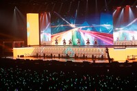 DAY2「GIRLS' LEGEND U」のパフォーマンスシーン。(c)Cygames, Inc.