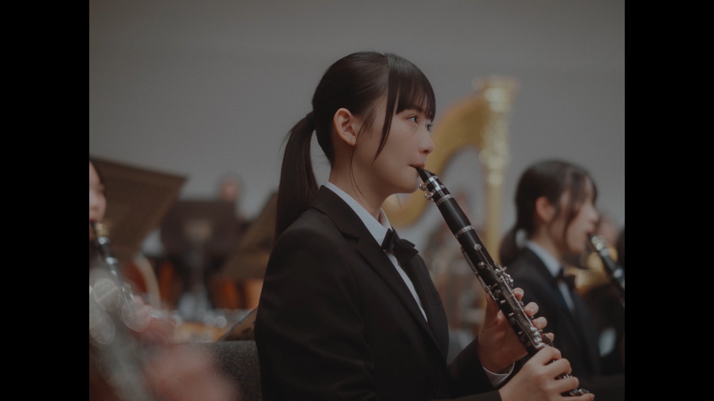 imase「恋衣」ミュージックビデオより。