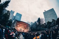 「INUWASI 4th Anniversary Live〝 狗野音 〟」の様子。（撮影：真島洸）